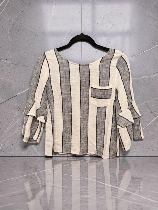URBAN Romantics Tops - Urban Romantics Linen Stripe Ruffle Sleeve Crop Top Cream Black Size M